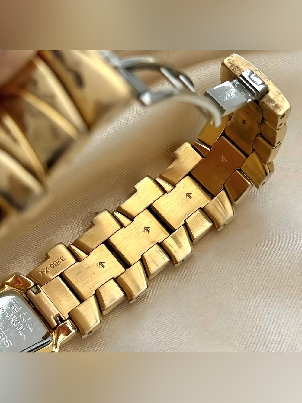 AUTHENTIC RARE VINTAGE SEIKO ASYMMETRICAL GOLD WATCH - Picture 8 of 9